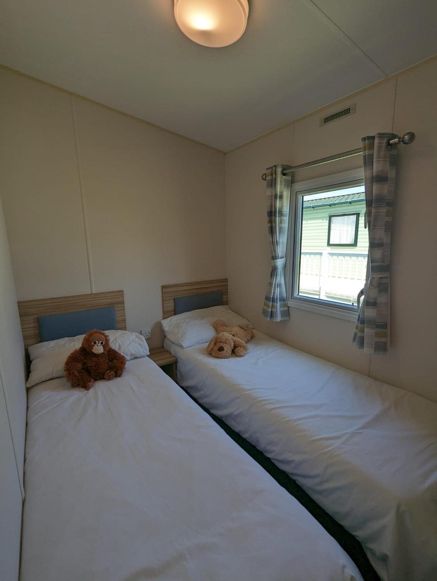 Lovely Bright Modern Caravan Swanage On Peaceful And Tranquil Holiday Park Екстериор снимка