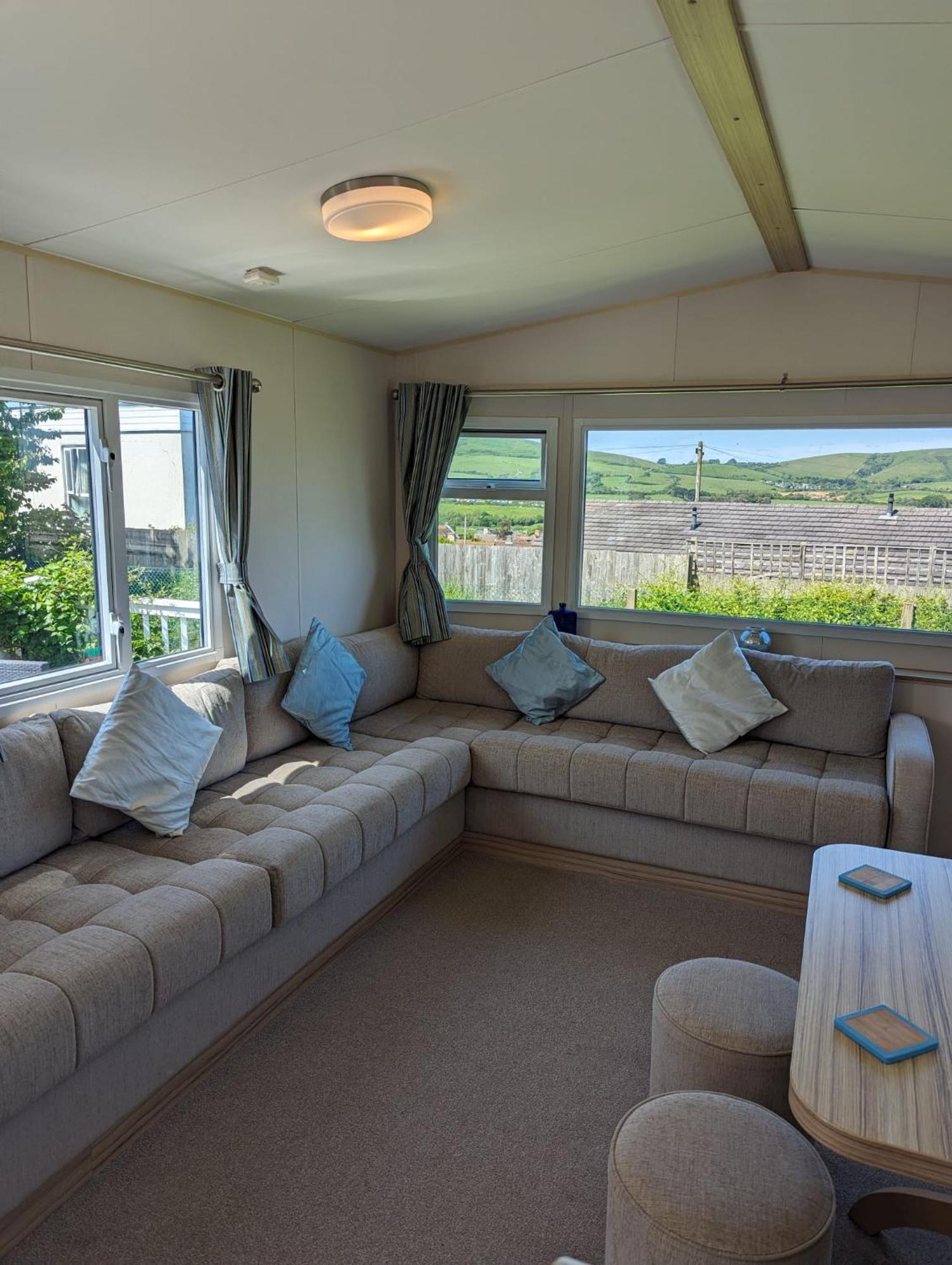 Lovely Bright Modern Caravan Swanage On Peaceful And Tranquil Holiday Park Екстериор снимка