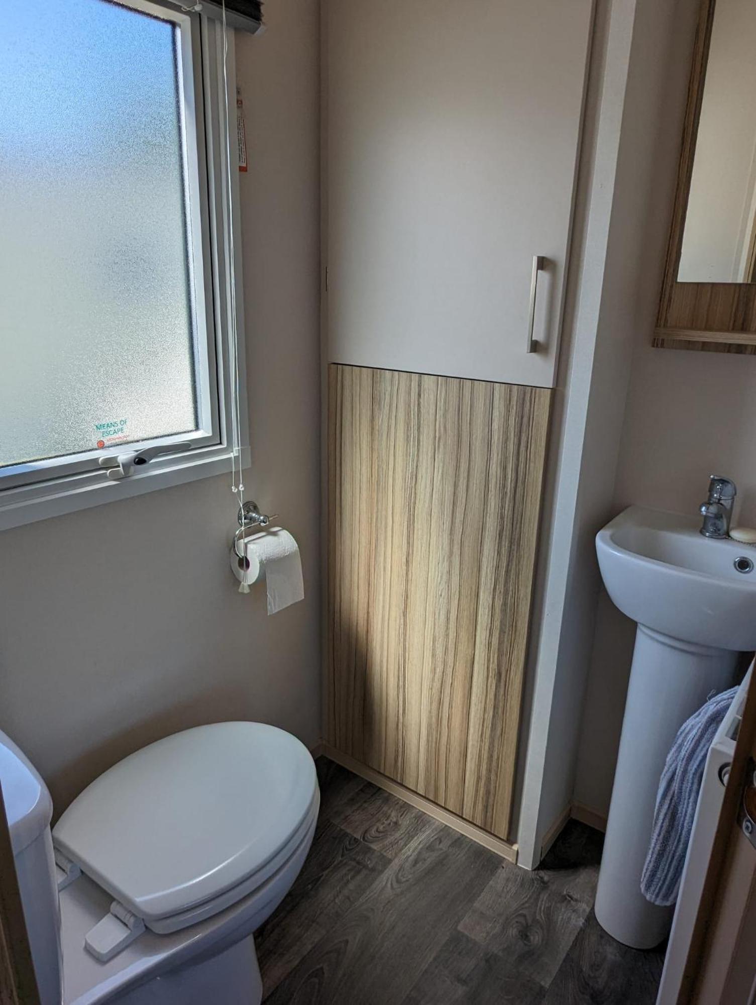 Lovely Bright Modern Caravan Swanage On Peaceful And Tranquil Holiday Park Екстериор снимка
