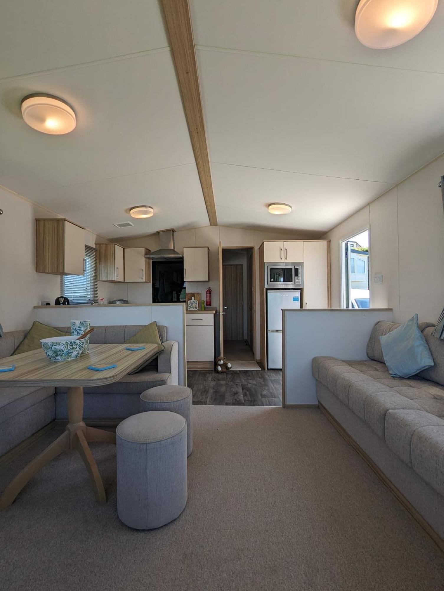 Lovely Bright Modern Caravan Swanage On Peaceful And Tranquil Holiday Park Екстериор снимка