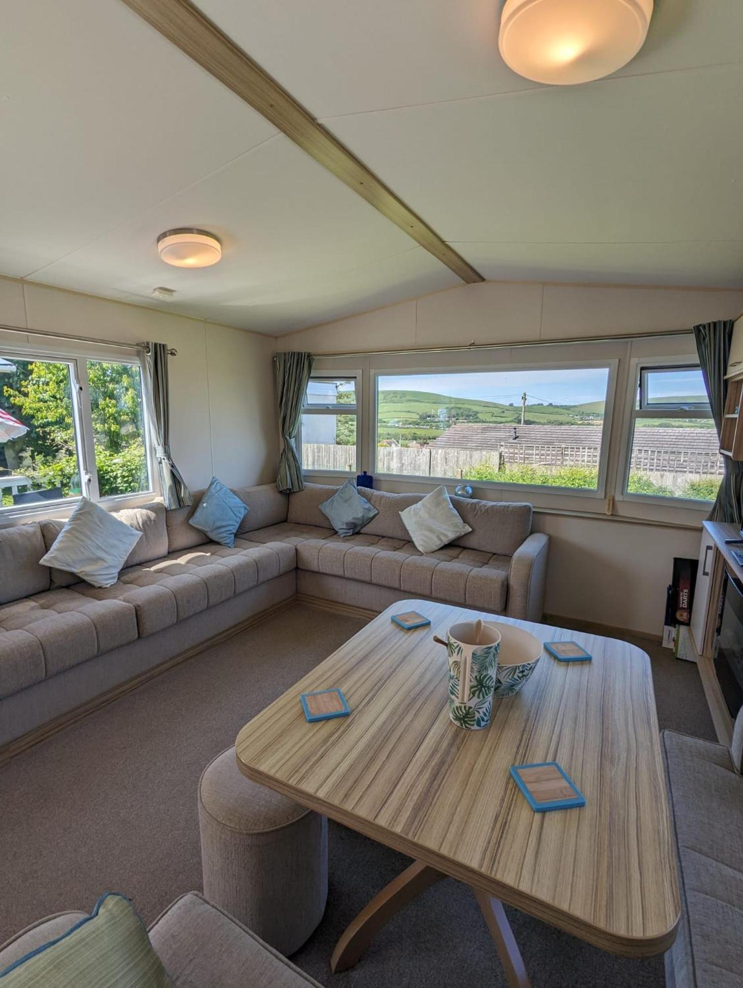 Lovely Bright Modern Caravan Swanage On Peaceful And Tranquil Holiday Park Екстериор снимка