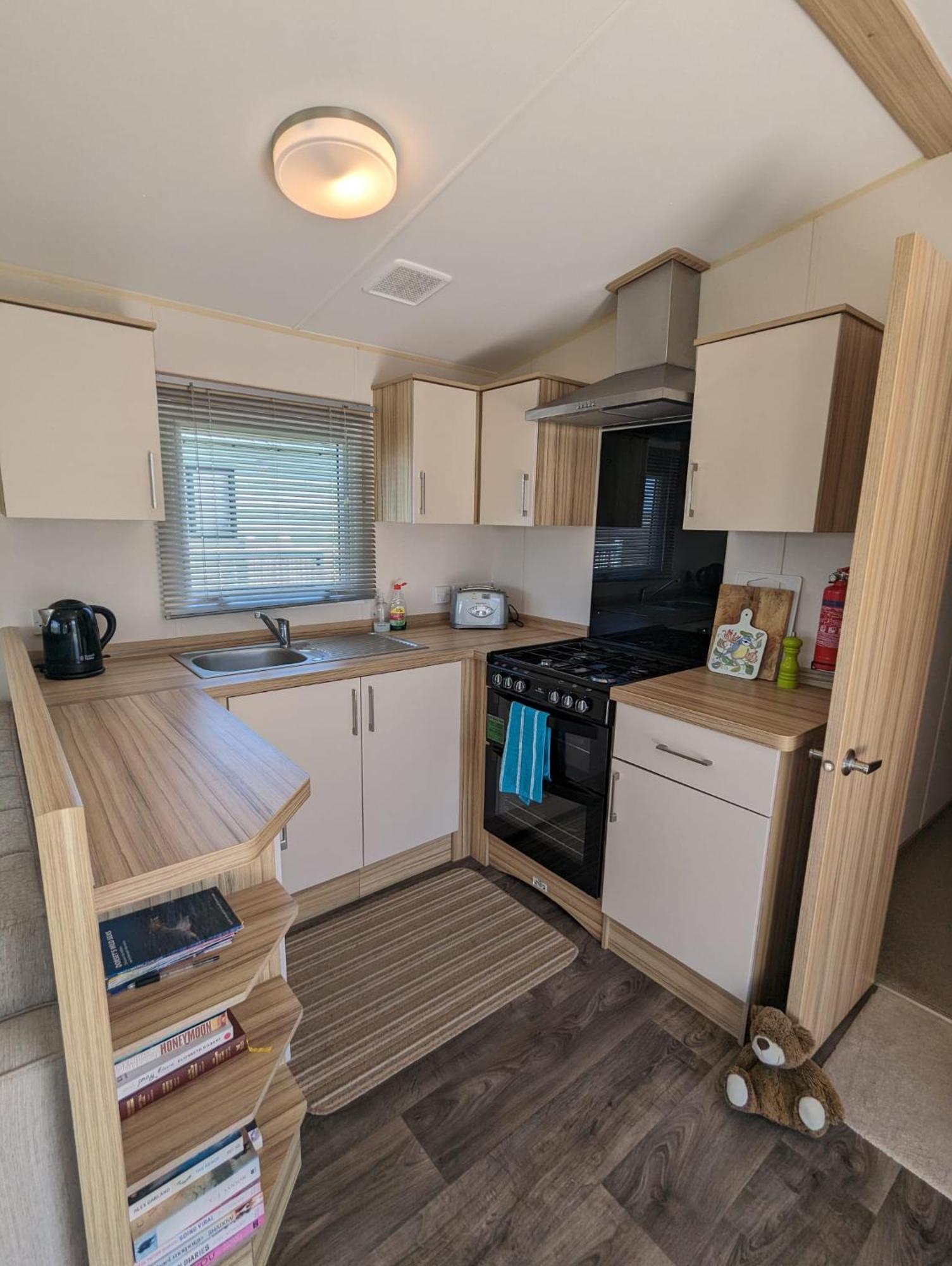 Lovely Bright Modern Caravan Swanage On Peaceful And Tranquil Holiday Park Екстериор снимка