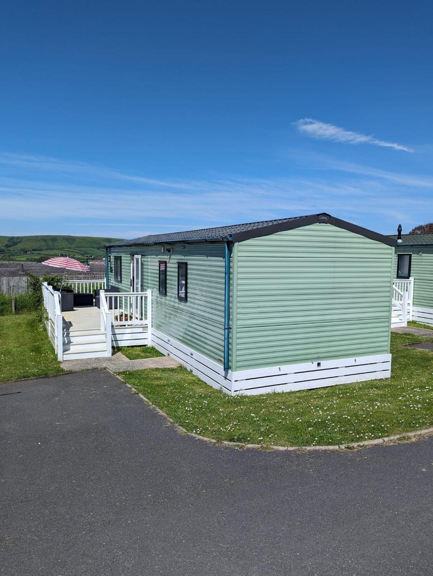 Lovely Bright Modern Caravan Swanage On Peaceful And Tranquil Holiday Park Екстериор снимка